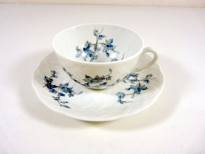 Tasse et sous-tasse porcelaine Limoges Bernardaud modèle Saint Saëns signées