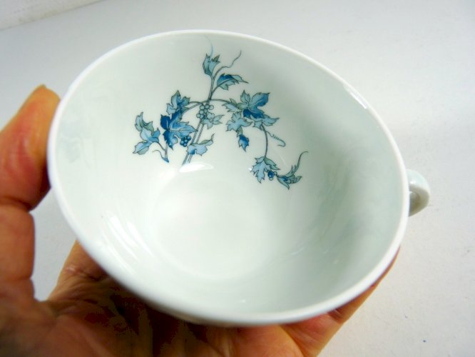 Tasse et sous-tasse porcelaine Limoges Bernardaud modèle Saint Saëns signées