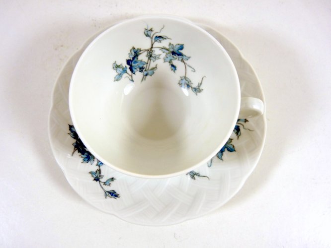 Tasse et sous-tasse porcelaine Limoges Bernardaud modèle Saint Saëns signées