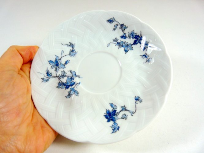 Tasse et sous-tasse porcelaine Limoges Bernardaud modèle Saint Saëns signées