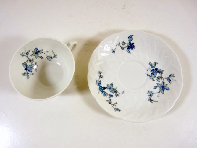 Tasse et sous-tasse porcelaine Limoges Bernardaud modèle Saint Saëns signées