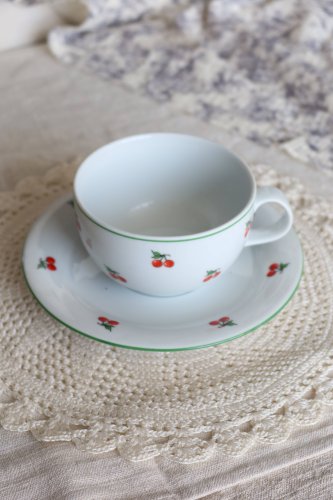 Tasse et sous-tasse vintage en porcelaine - Motif cerises