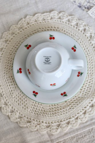 Tasse et sous-tasse vintage en porcelaine - Motif cerises
