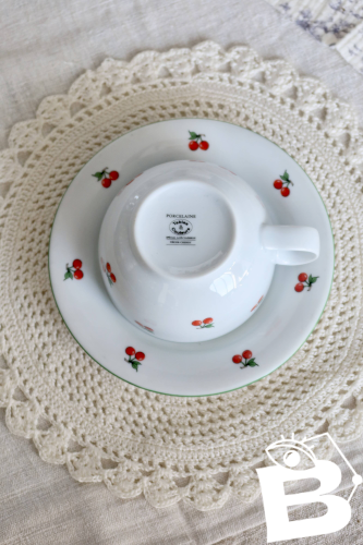 Tasse et sous-tasse vintage en porcelaine - Motif cerises