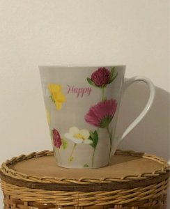 Cup Maisons du Monde with wildflower patterns