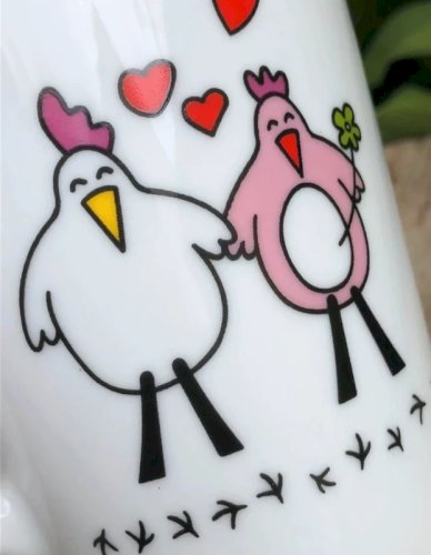 Tasse motifs poules et cœurs