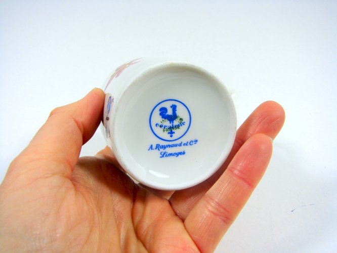 Tasse Porcelaine A. Raynaud Limoges Décor Fleurs Signée H - 5,8 cm