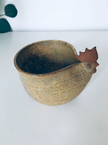 Tasse poule en grès