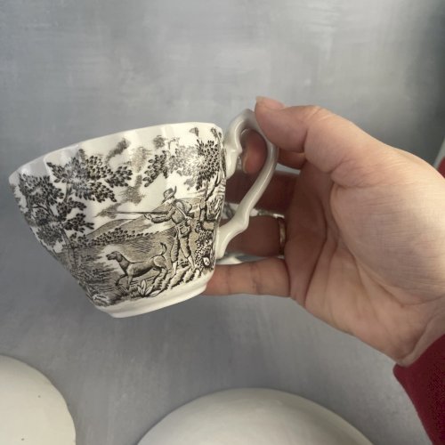 Tasse soucoupe + pot à lait + sucrier MYOTT England décor The hunter Le chasseur