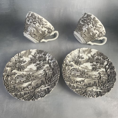 Tasse soucoupe + pot à lait + sucrier MYOTT England décor The hunter Le chasseur