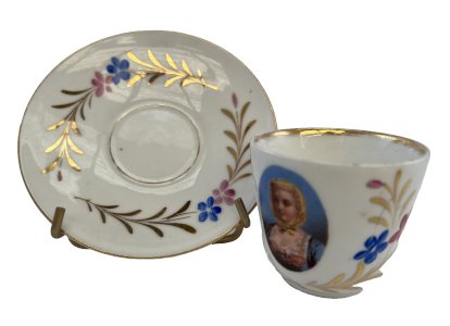 Tasse & sous-tasse Porcelaine de Paris – Décor fleuri & portrait féminin XIXe