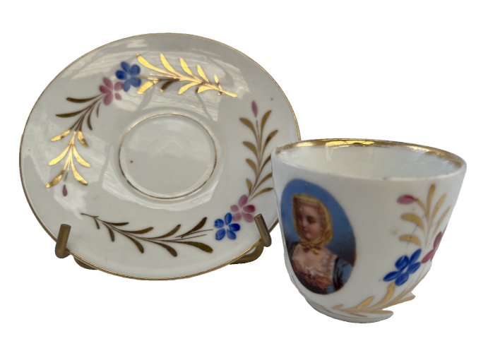 Tasse & sous-tasse Porcelaine de Paris – Décor fleuri & portrait féminin XIXe