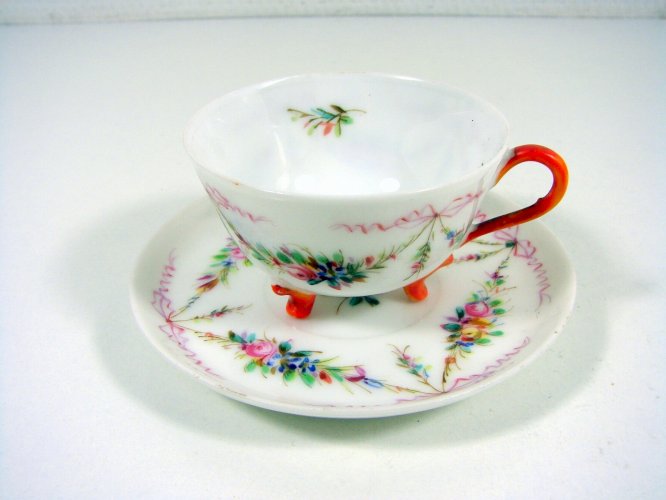 Tasse & Sous tasse Porcelaine Paris Décor Fleurs Fait Main, Signature en Creux