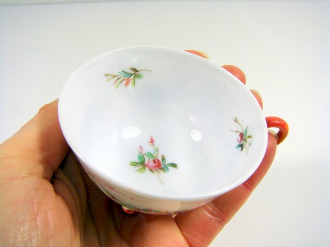 Tasse & Sous tasse Porcelaine Paris Décor Fleurs Fait Main, Signature en Creux