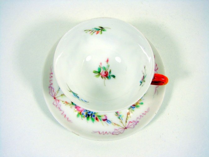 Tasse & Sous tasse Porcelaine Paris Décor Fleurs Fait Main, Signature en Creux