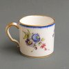 Tasse & Sous tasse Porcelaine Paris Décor Fleurs Fait Main, Signature en Creux