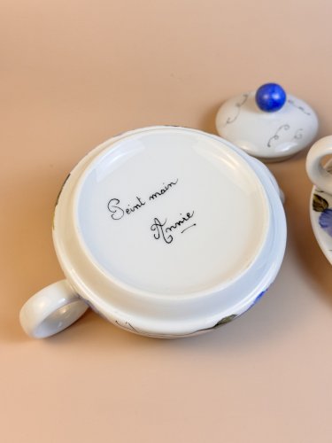Tasse-théière individuelle en porcelaine peinte à la main – Signée "Annie"