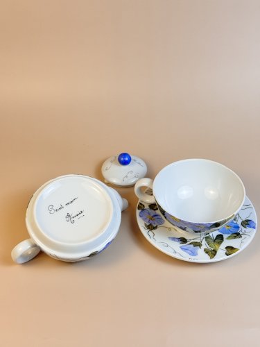 Tasse-théière individuelle en porcelaine peinte à la main – Signée "Annie"