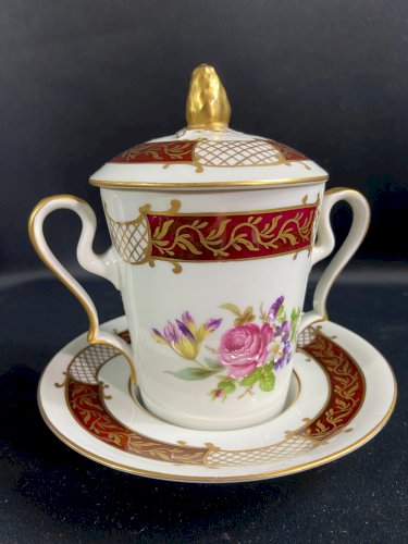 Tasse trembleuse couverte porcelaine de Limoges style Régence décor floral peint