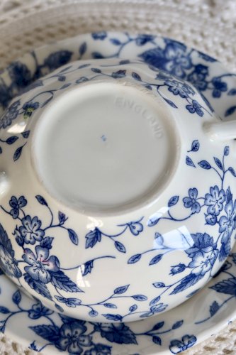 Tasse vintage double anses & sous-tasse – Royal Tudor “Bouquet” bleu