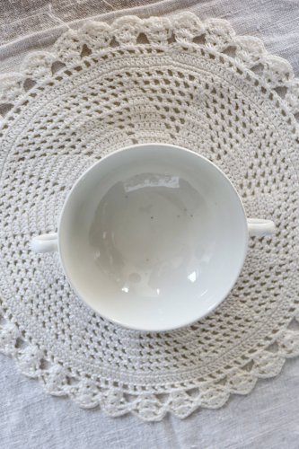 Tasse vintage double anses & sous-tasse – Royal Tudor “Bouquet” bleu