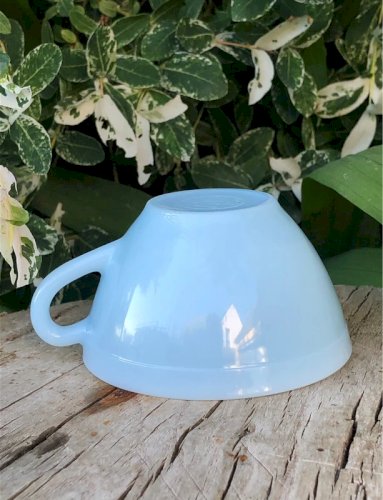 Tasse vintage Duralex en opaline bleu ciel