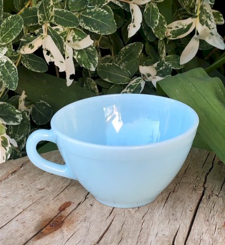 Tasse vintage Duralex en opaline bleu ciel