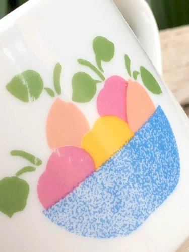 Tasse vintage en porcelaine Alpac aux couleurs acidulées