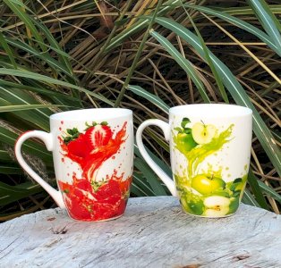 Tasses à café en porcelaine Barbier décor fraises et pommes