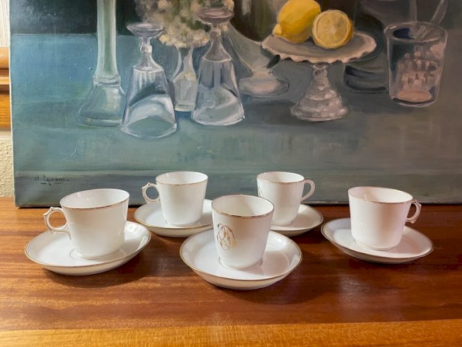Tasses à café en porcelaine fine anciennes