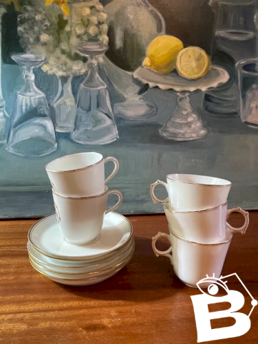 Tasses à café en porcelaine fine anciennes