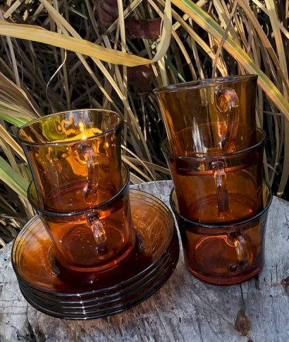 Tasses à café et soucoupes rétro vintage Duralex en verre ambré