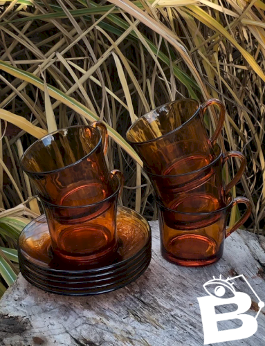 Tasses à café et soucoupes rétro vintage Duralex en verre ambré