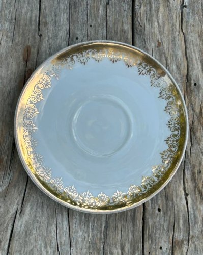 Tasses à café et soucoupes rétro vintage en porcelaine