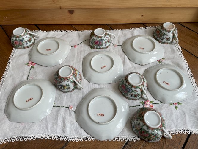Tasses à thé et sous-tasses en porcelaine de Canton, XXème 