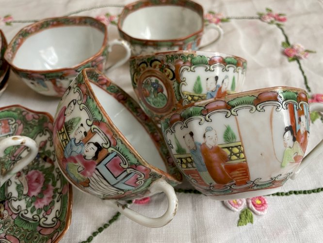 Tasses à thé et sous-tasses en porcelaine de Canton, XXème 