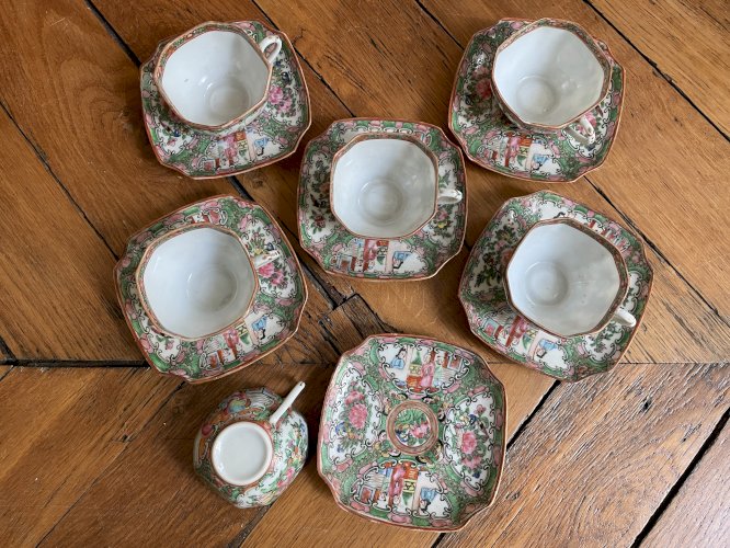 Tasses à thé et sous-tasses en porcelaine de Canton, XXème 