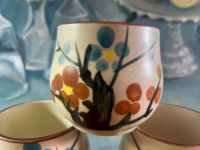 Tasses à thé vintage décor peint à la main