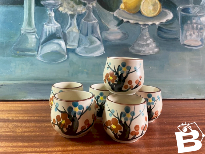 Tasses à thé vintage décor peint à la main