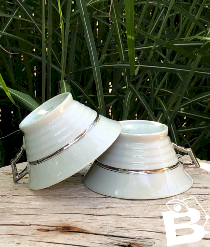 Tasses anciennes en porcelaine de Tchécoslovaquie modèle Suzanne