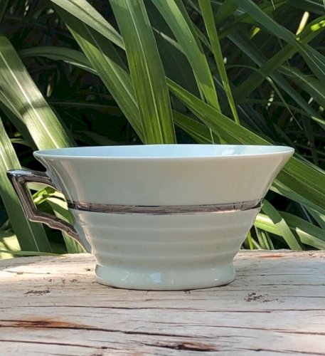 Tasses anciennes en porcelaine de Tchécoslovaquie modèle Suzanne