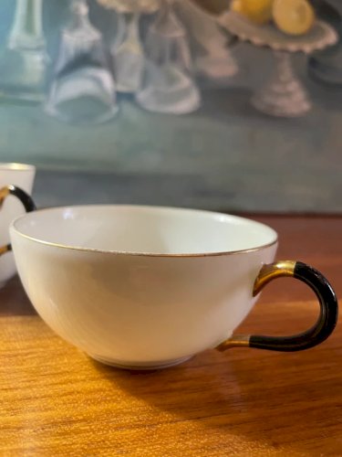 Tasses anciennes en porcelaine Pillivuyt