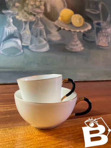 Tasses anciennes en porcelaine Pillivuyt