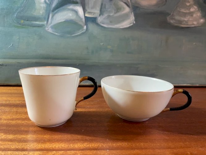 Tasses anciennes en porcelaine Pillivuyt