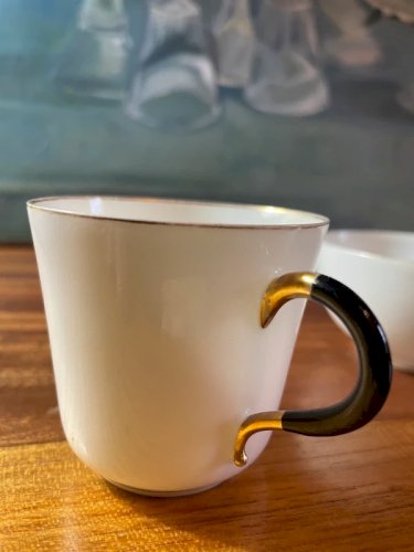 Tasses anciennes en porcelaine Pillivuyt