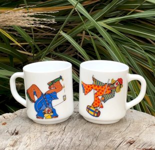 Tasses Arcopal vintage motifs clowns