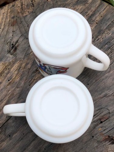 Tasses Arcopal vintage motifs clowns