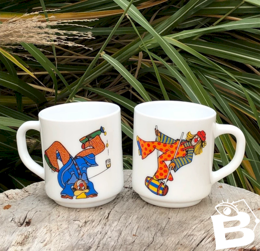 Tasses Arcopal vintage motifs clowns