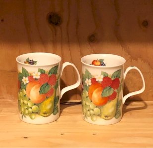 Tasses en porcelaine Roy Kirkham