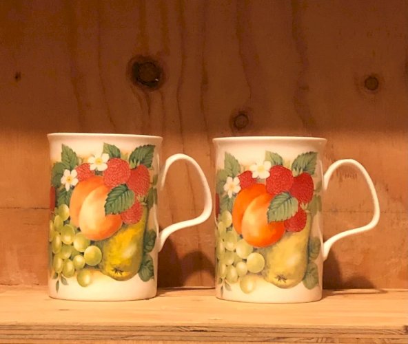 Tasses en porcelaine Roy Kirkham